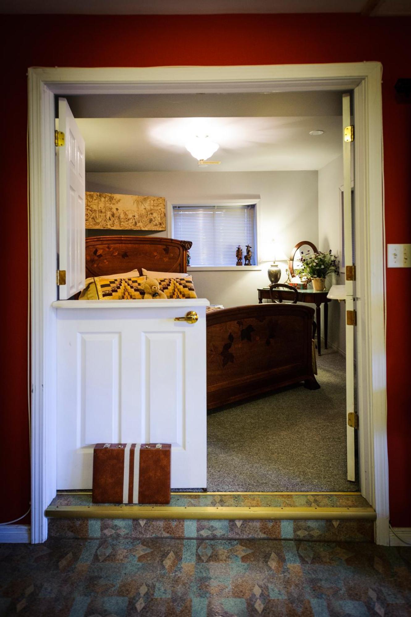 Shambhala Bed And Breakfast Buckhorn Room photo