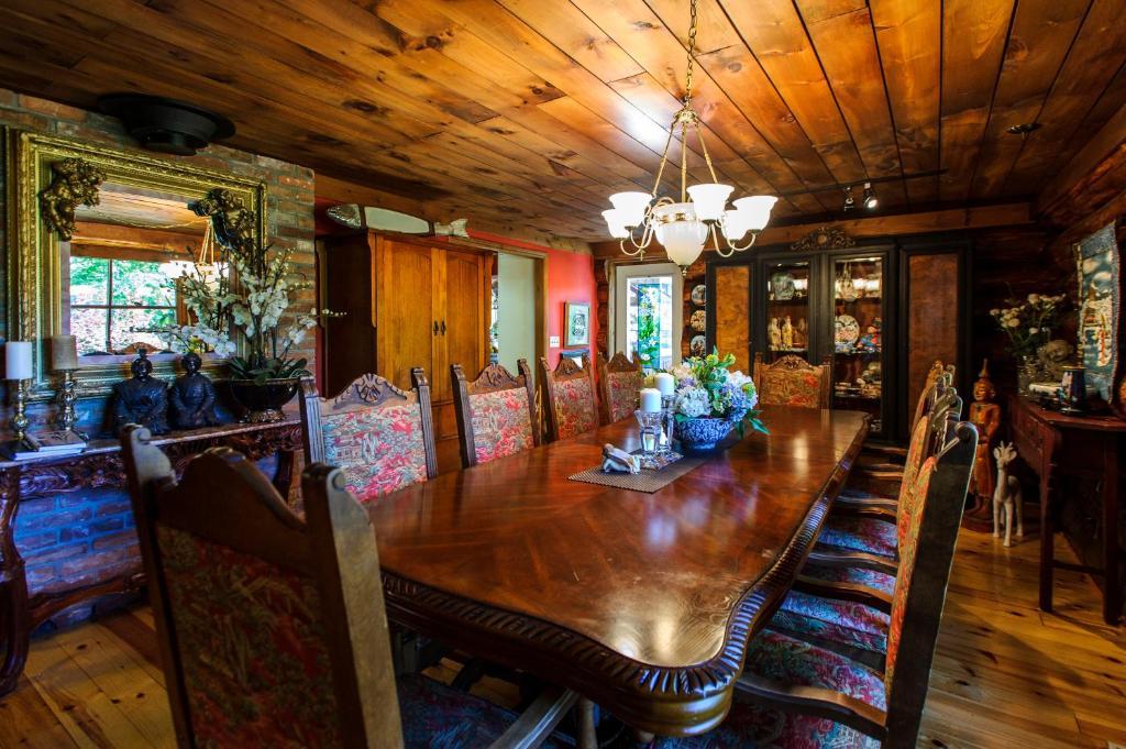 Shambhala Bed And Breakfast Buckhorn Exterior photo
