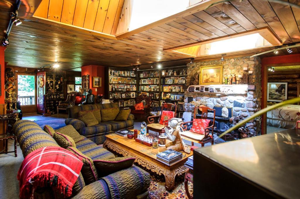 Shambhala Bed And Breakfast Buckhorn Exterior photo
